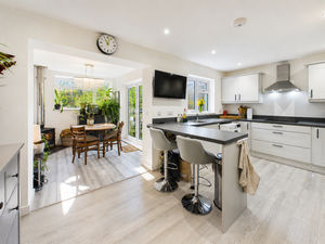Kitchen/Breakfast Room- click for photo gallery